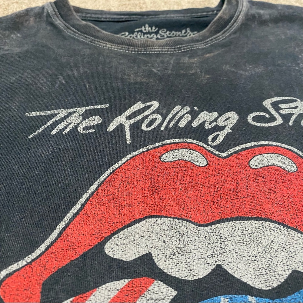 {The Rolling Stones} Cropped Graphic Tee ~ Size Medium - Picture 7 of 16